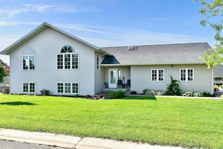 17 Williams St, Lewiston, MN 55952