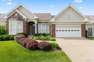 15921 Picardy Crest Ct, Chesterfield, MO 63017