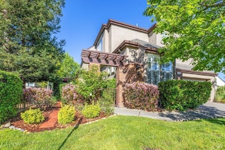 1903 Falcon Ridge Dr, Petaluma, CA 94954