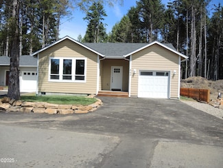 443 SE Winchell St, Depoe Bay, OR 97341