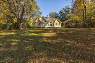 145 Riverview Dr, Bainbridge, GA 39817