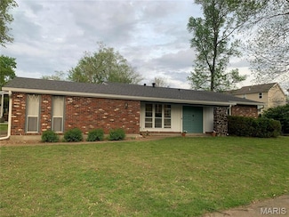 900 Broadhurst Dr, Ballwin, MO 63021
