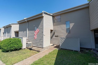 135 Hillview Dr, Fairfield Bay, AR 72088