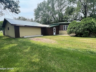 418 7th Ave, Reynolds, ND 58275
