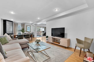 11789 Montana Ave Unit 15, Los Angeles, CA 90049