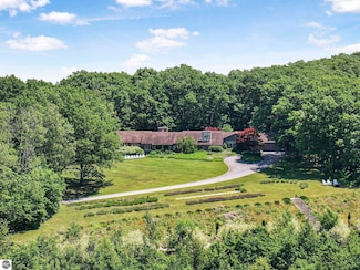1461 N Eagle Hwy, Lake Leelanau, MI 49653