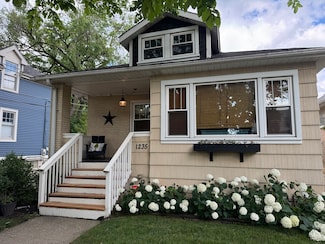 1235 Darrow Ave, Evanston, IL 60202