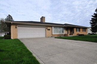 61460 Elderberry Ln, South Bend, IN 46614