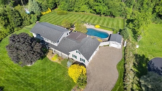 9 Hilltop Dr, Yorktown Heights, NY 10598