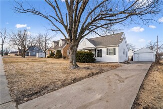 2016 Johnson Ave NW, Cedar Rapids, IA 52405