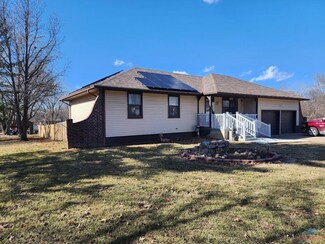 1601 S Briarcliff, Clinton, MO 64735