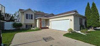 961 39 1 2 Ave W, West Fargo, ND 58078