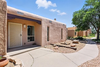375 Cheryl Ct, White Rock, NM 87547