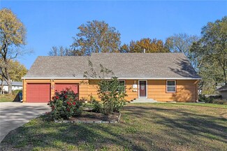 13613 Applewood Dr, Grandview, MO 64030