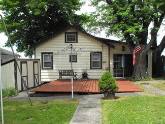 3115 W Lake Rd, Wilson, NY 14172