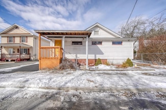 33 Delaware St, Port Jervis, NY 12771