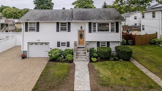 4 Witchcraft Rd, Salem, MA 01970