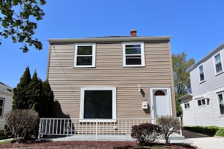 1724 E Eden Place, Saint Francis, WI 53235