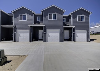 600 Badger Ln, Casper, WY 82604