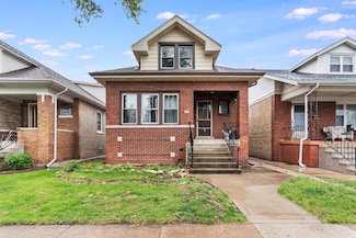 5941 W Waveland Ave, Chicago, IL 60634