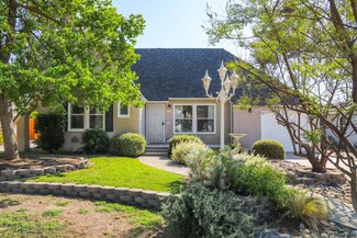 1532 N Adoline Ave, Fresno, CA 93728