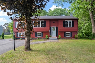 94 Pine Ledge Dr, Wells, ME 04090