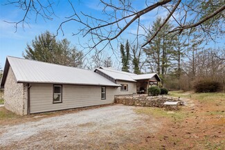 533 Whispering Hills Dr, Hendersonville, NC 28792