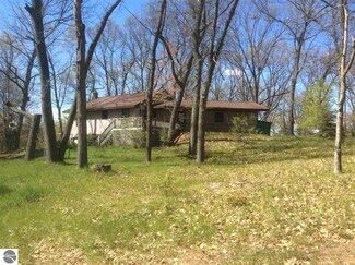 3398 S Clare Ave, Clare, MI 48617