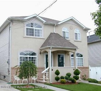 161 Sharrotts Rd, Staten Island, NY 10309