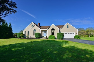 36 Blossom Dr, Pomfret Center, CT 06259