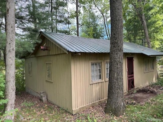 207 Mary Jo Rd, Harrison, MI 48625