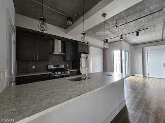 58 Elm St Unit 506, Newark, NJ 07105