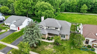 4820 Olde Meadow Ln, Sylvania, OH 43560