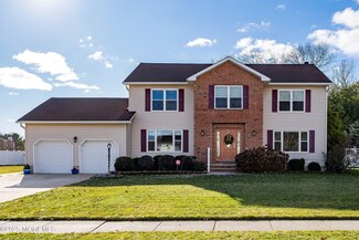 12 Michelle Ln, Bayville, NJ 08721