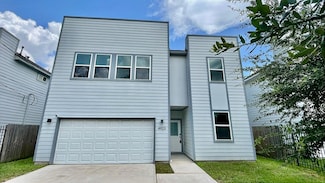 4923 Higgins St, Houston, TX 77033