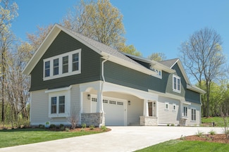 930 Park Way, Delafield, WI 53018