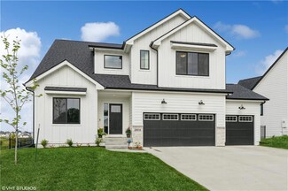 2970 Sunflower Dr, Waukee, IA 50263