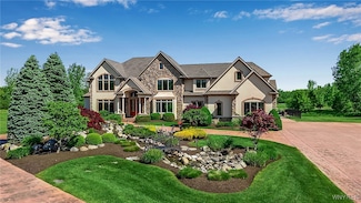 35 Pinegrove Ct, Elma, NY 14059