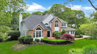 4 Scotch Pine Ln, East Setauket, NY 11733