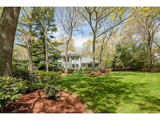 118 Woodridge Dr, Saunderstown, RI 02874