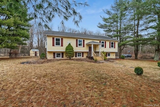 4 Thistle Ln, Middletown, NY 10940