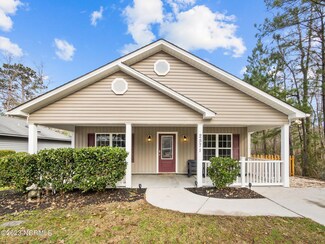 2571 Country Club Dr, Hampstead, NC 28443