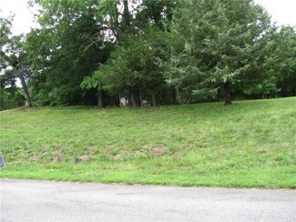 1309 Spring Loop Dr, Fayetteville, AR 72703