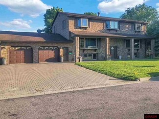 320 Union St, Saint Peter, MN 56082