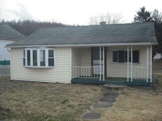 115 Shaffer Ave, Smock, PA 15480