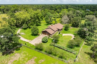 4821 County Road 288, Angleton, TX 77515