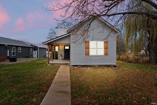 907 N Main St, Warren, IN 46792