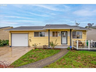 1591 Rainier Rd, Woodburn, OR 97071