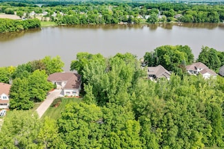 11200 Lake Point Dr, Chisago City, MN 55013