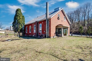 1193 Windsor Castle Rd, Hamburg, PA 19526